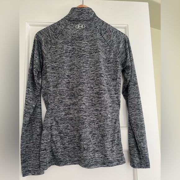 Under Armour half zip work out top, black/white. Size M - Picture 8 of 8